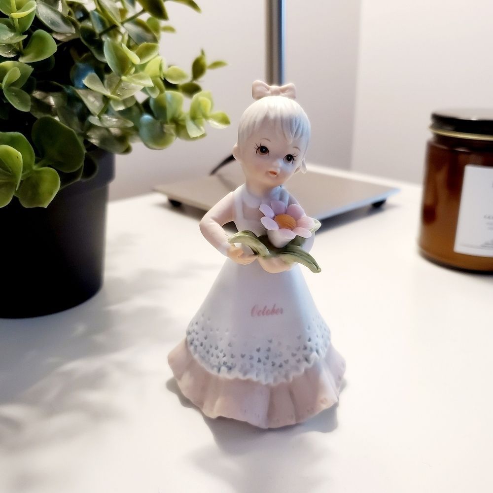🌺 3/25 Christopher Collection figurine, October, girl with flowers